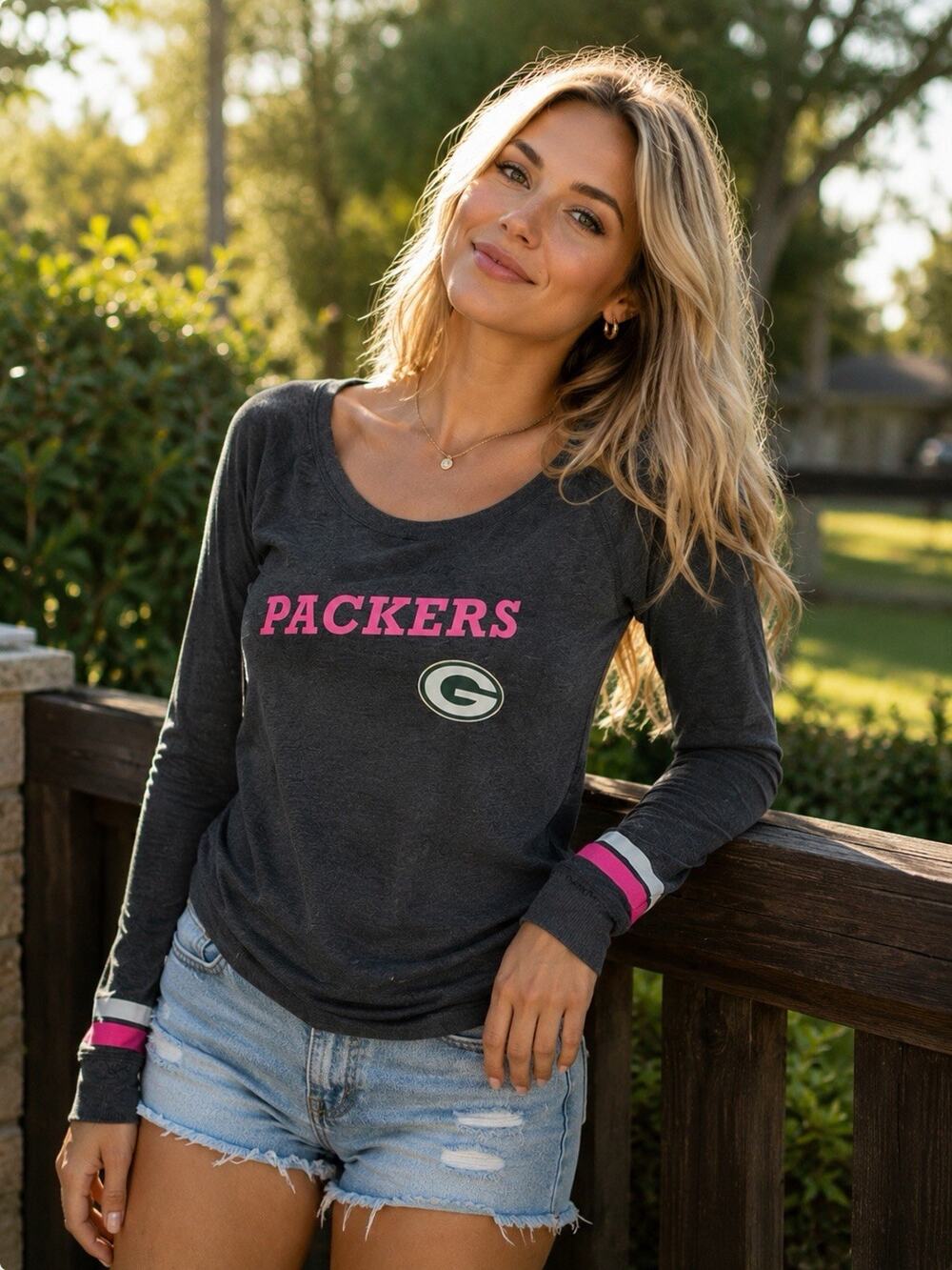 NFL Team Apparel Green Bay Packers Womens L Football Shirt